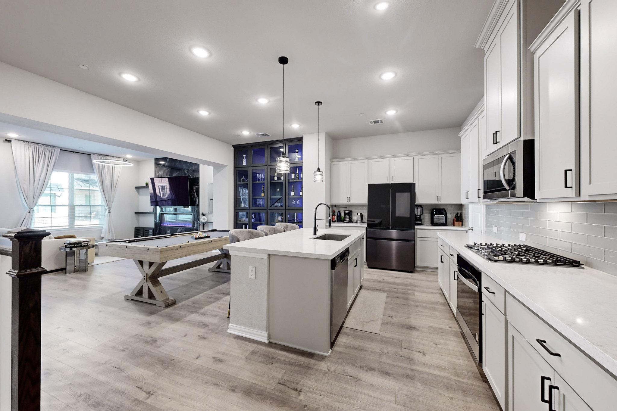 Samsung Bespoke 29 cu. 4-door French Door Smart Refridgrator with Family Hub