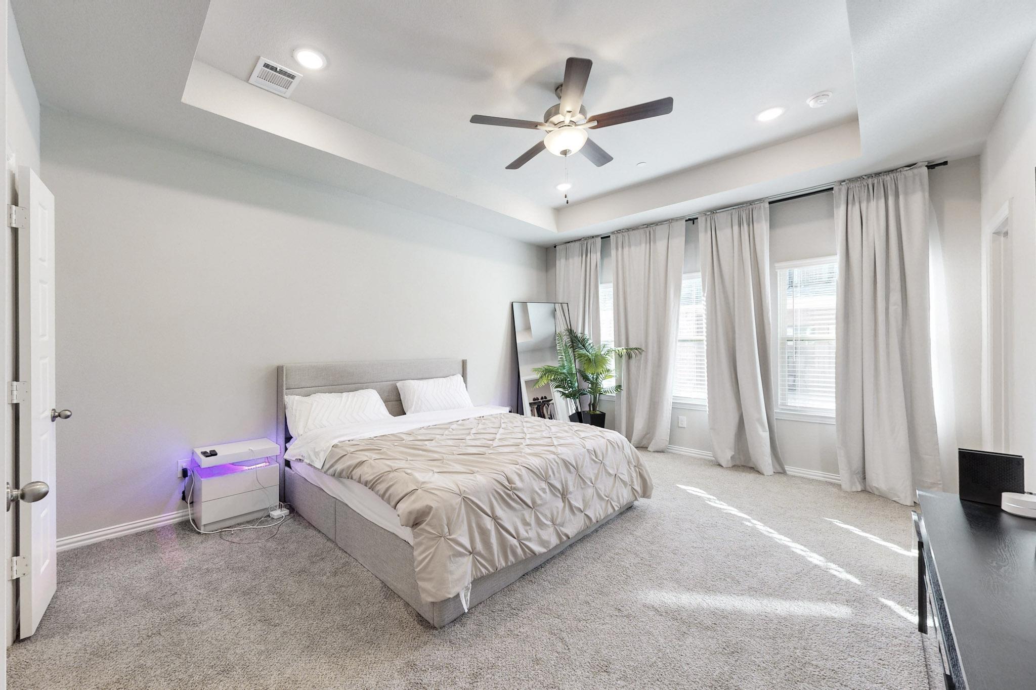 King Size Hydraulic Lift Up Storage Platform Bed 